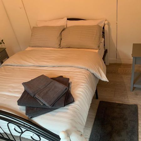 Alpha House Bed & Breakfast Londra Dış mekan fotoğraf