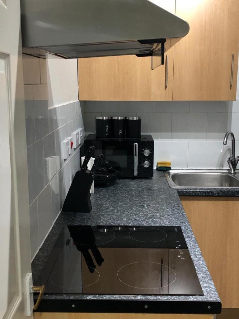 Alpha House Bed & Breakfast Londra Dış mekan fotoğraf