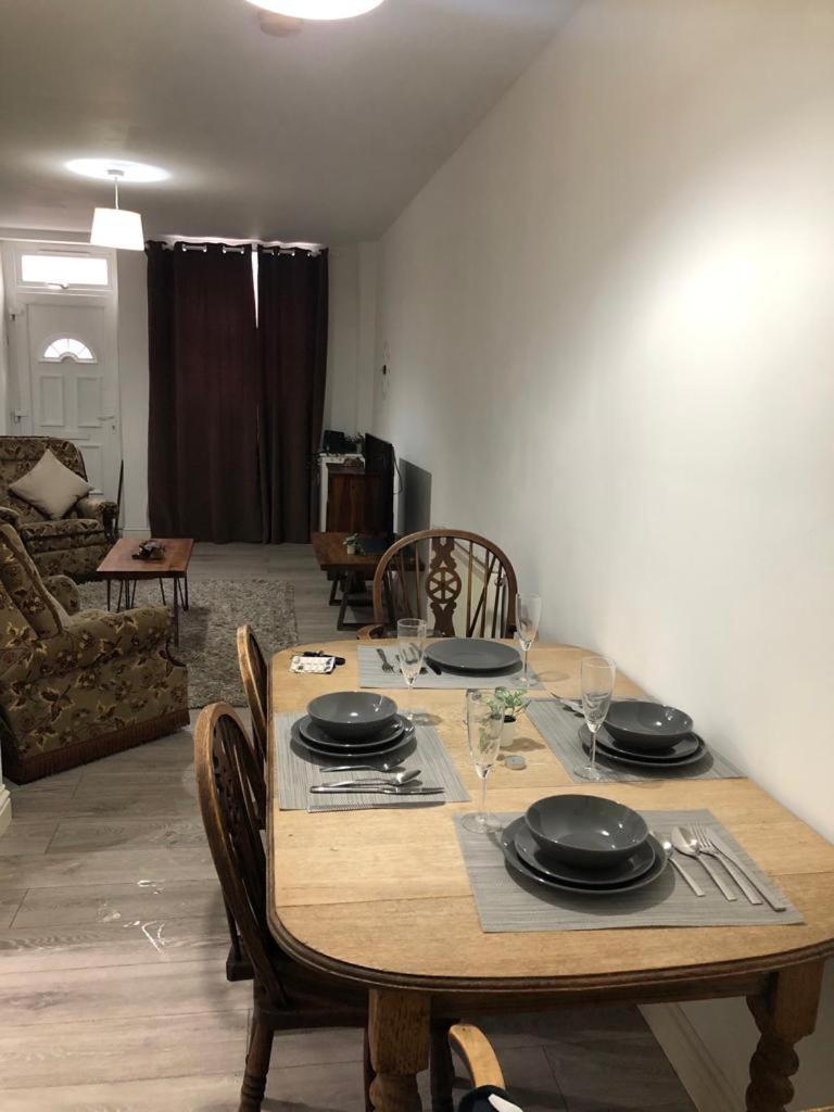 Alpha House Bed & Breakfast Londra Dış mekan fotoğraf