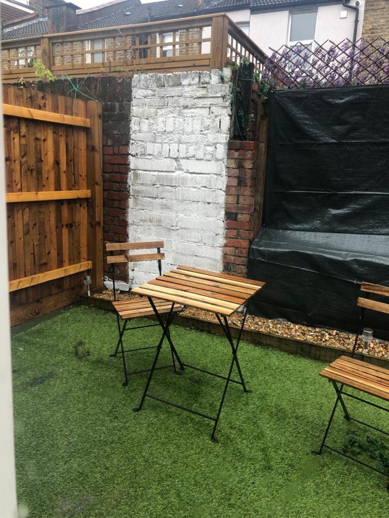 Alpha House Bed & Breakfast Londra Dış mekan fotoğraf